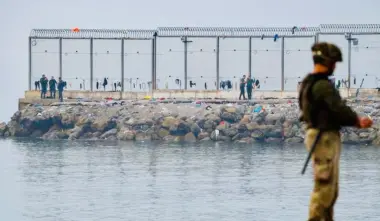 أحداث سبتة الأخيرة تُحيي مشروع "تمديد السياج الحديدي"